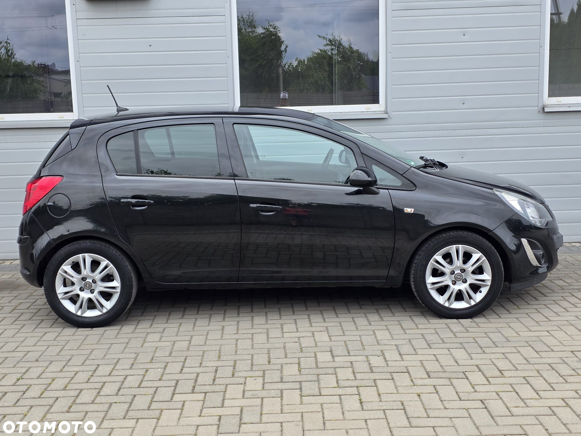 Opel Corsa 1.2 16V Cosmo S&S - 9