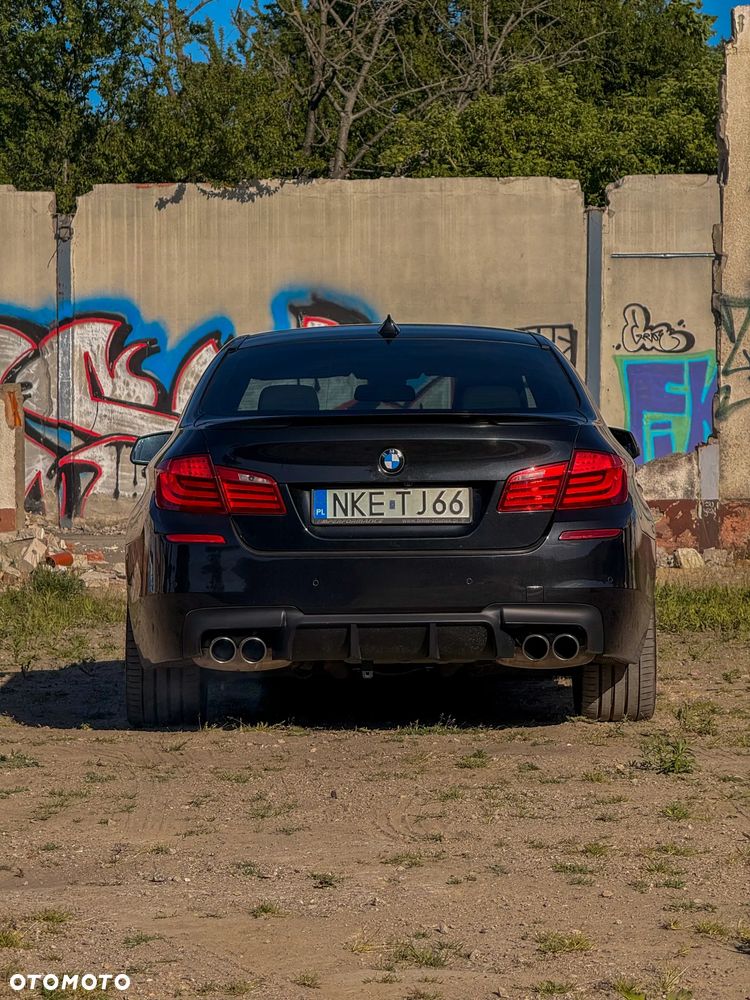 BMW Seria 5 550i xDrive - 18