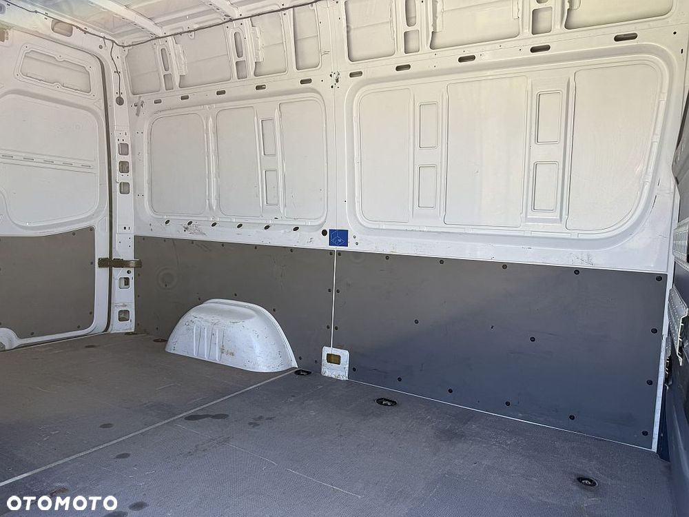 Mercedes-Benz Sprinter - 12