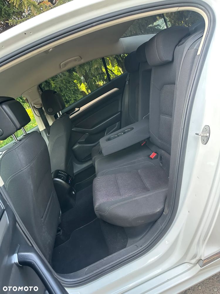 Volkswagen Passat 2.0 TDI SCR Trendline DSG - 31