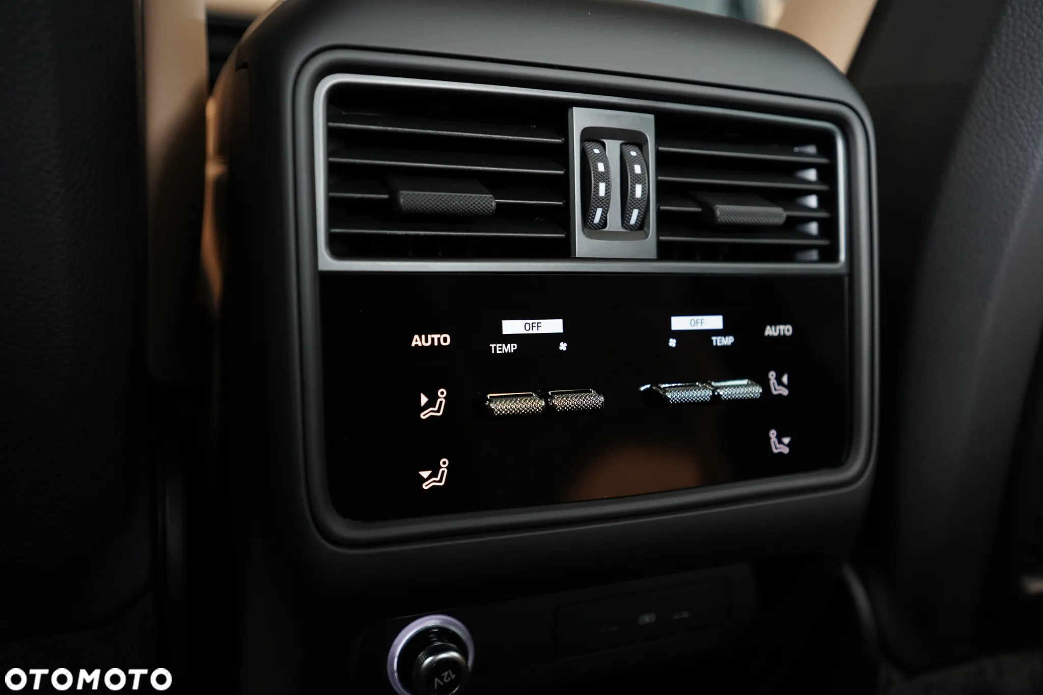 Porsche Cayenne Coupe E-Hybrid PHEV - 25