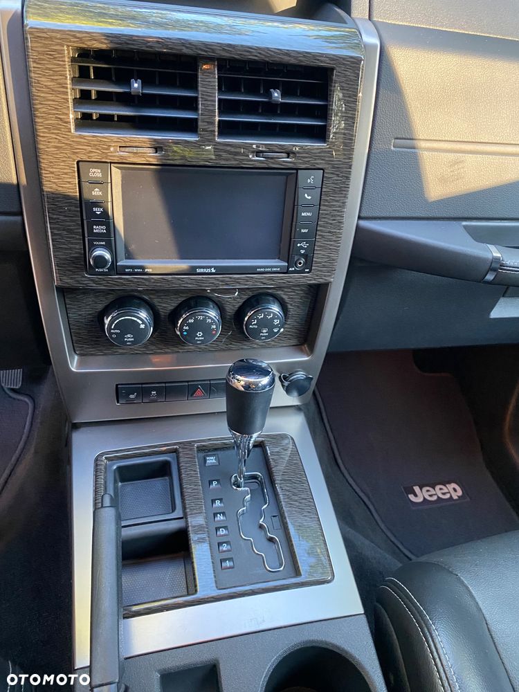 Jeep Liberty - 10