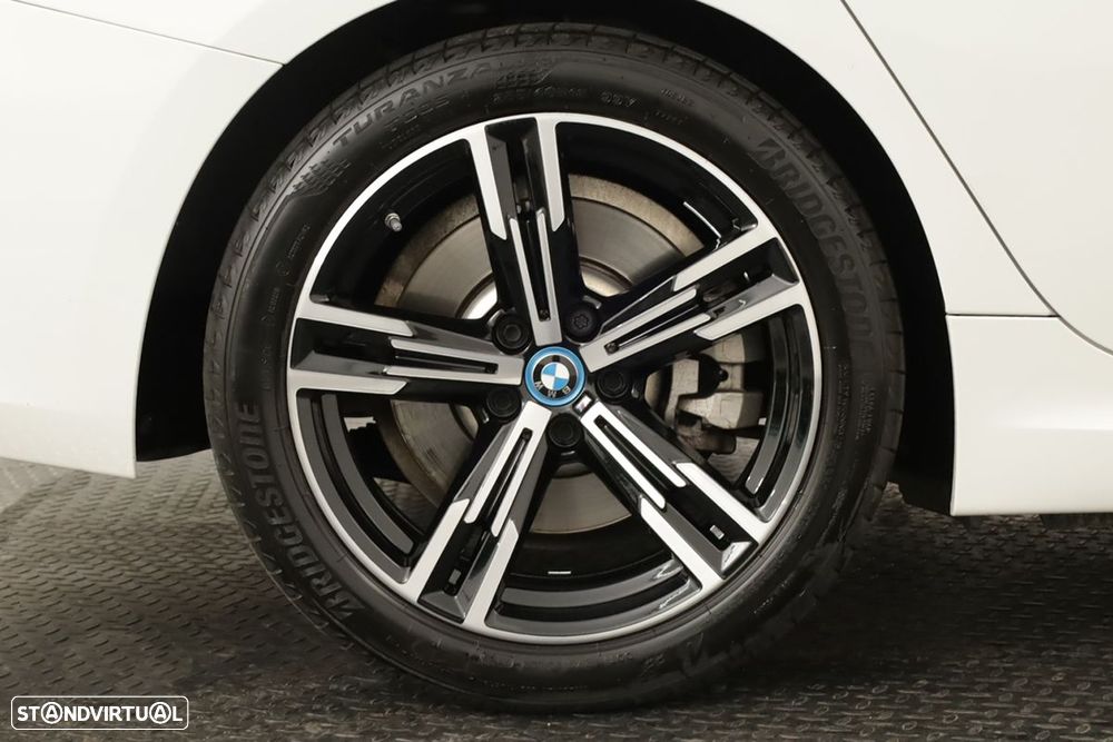 BMW 330 e Pack Desportivo M Auto — fotografia 5