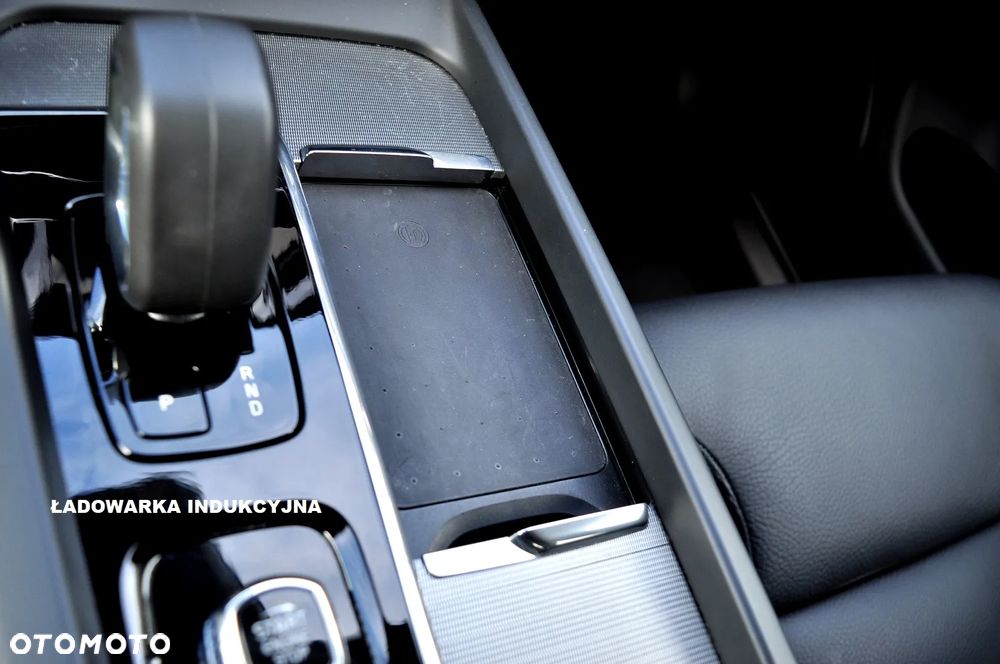 Volvo XC 60 B4 D Plus Dark - 29