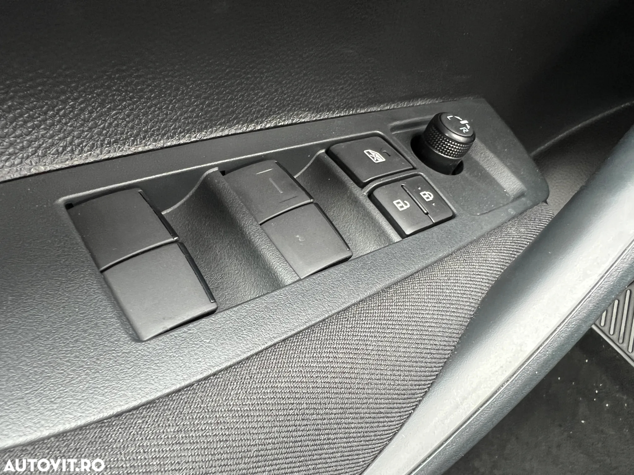 Toyota Corolla 1.8 HSD Eco - 19