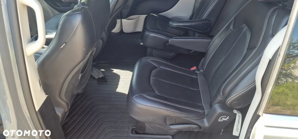 Chrysler Pacifica - 26
