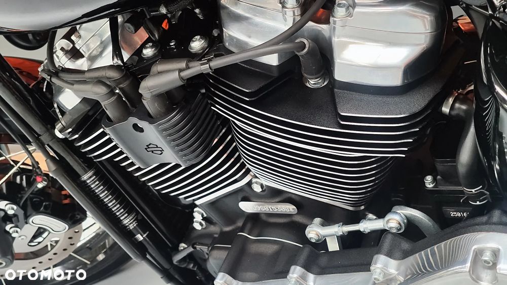 Harley-Davidson Softail Street Bob - 27