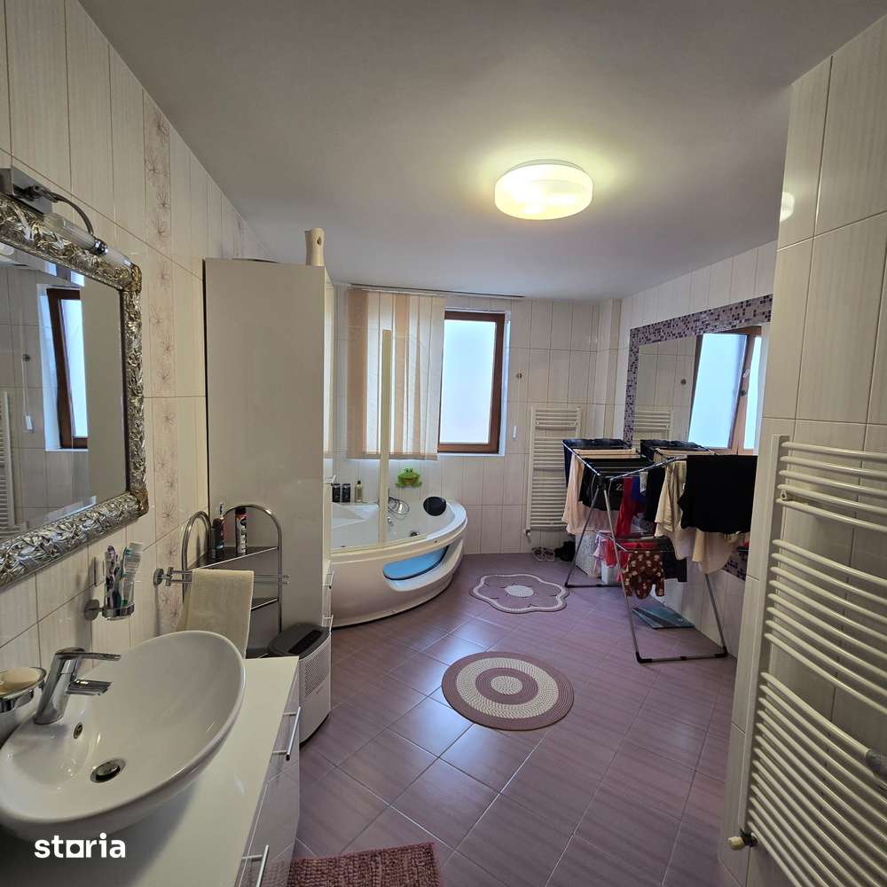 Vând apartament cu 4 camere ultracentral - Imagine principală: 2/13