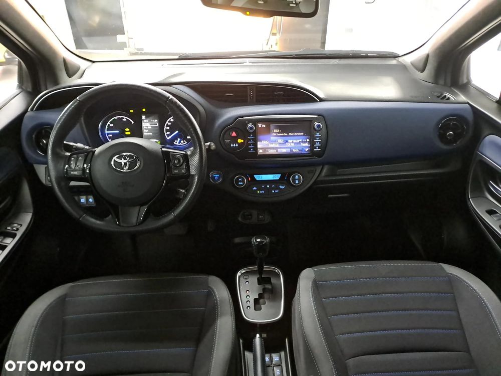 Toyota Yaris Hybrid 100 Selection Passion - 19