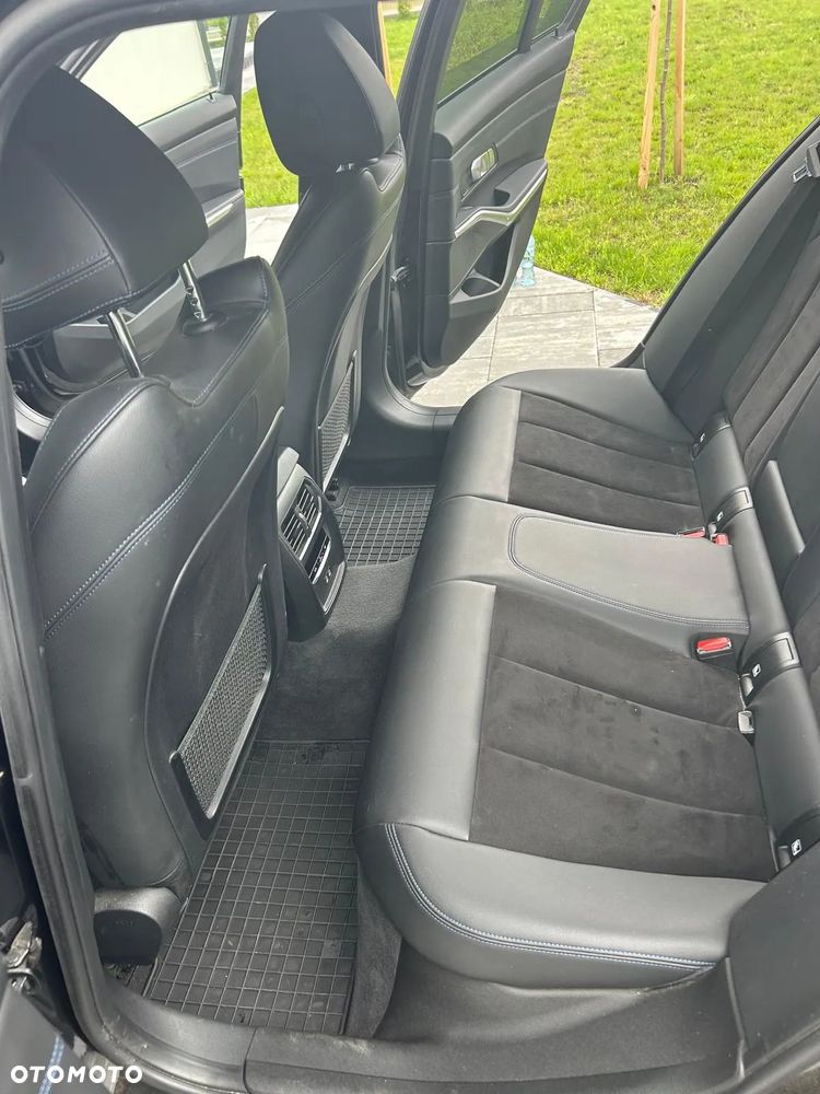 BMW Seria 3 320d xDrive - 16