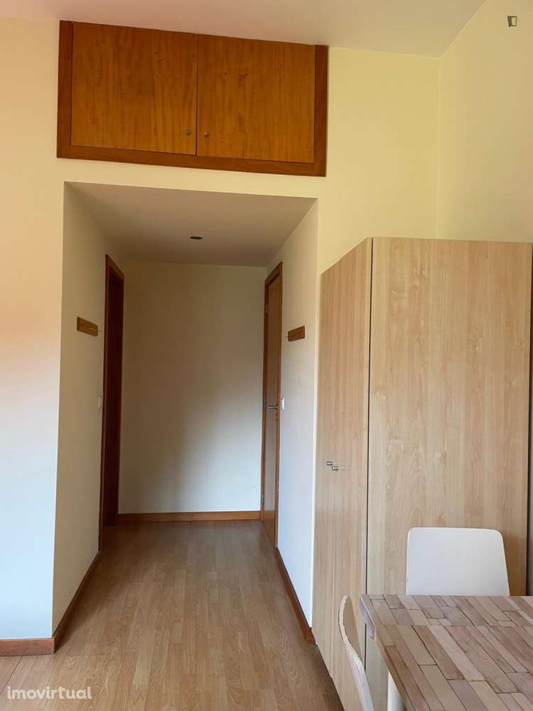 Quarto - localizado em Paranhos Porto - Grande imagem: 3/29