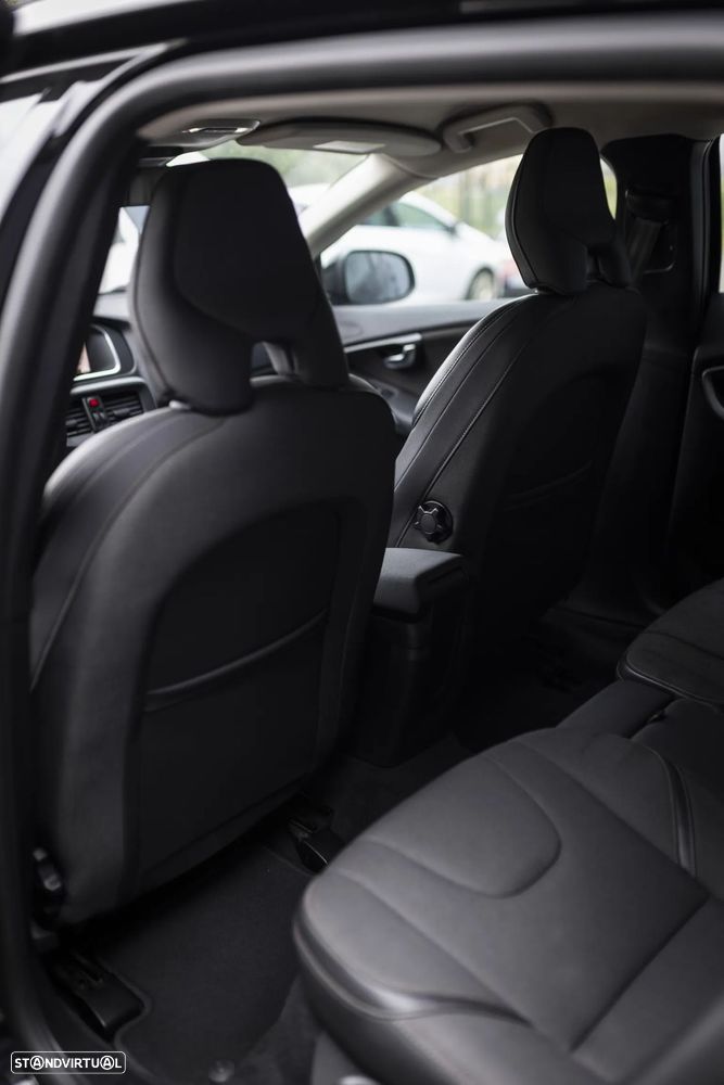 Volvo V40 Cross Country 2.0 D3 Momentum Geartronic - 14