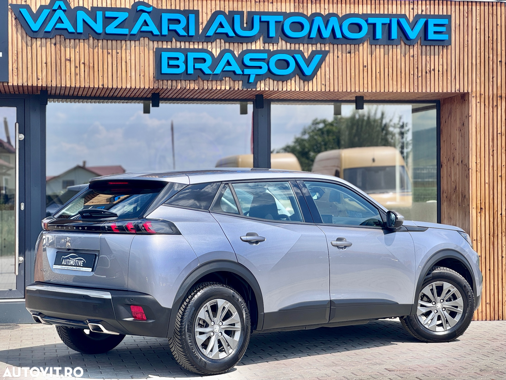 Peugeot 2008 1.2 L PureTech STT EAT8 Active - 4