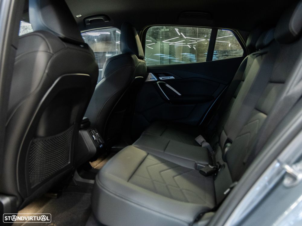 BMW iX2 eDrive20 Pack Desportivo M - 14