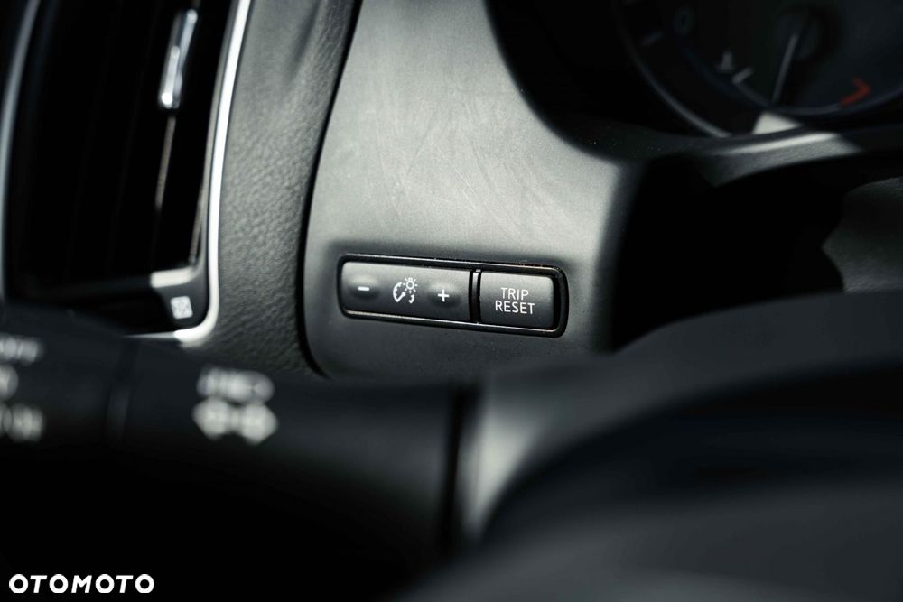 Infiniti Q60 - 27