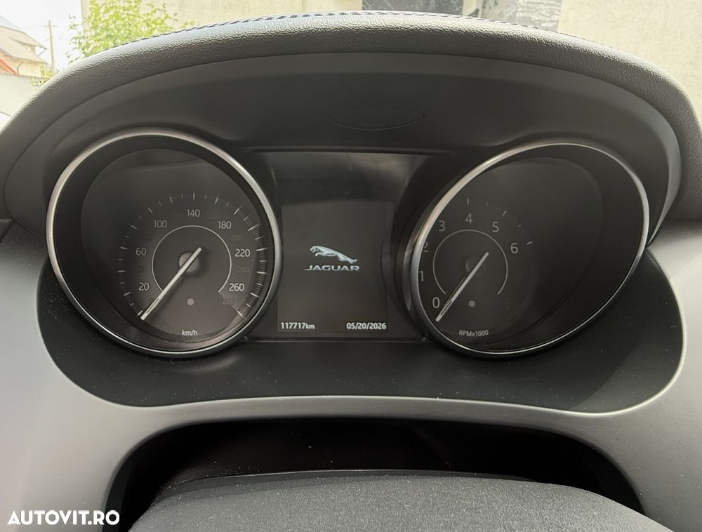 Jaguar E-Pace P200 AWD R-Dynamic S - 8