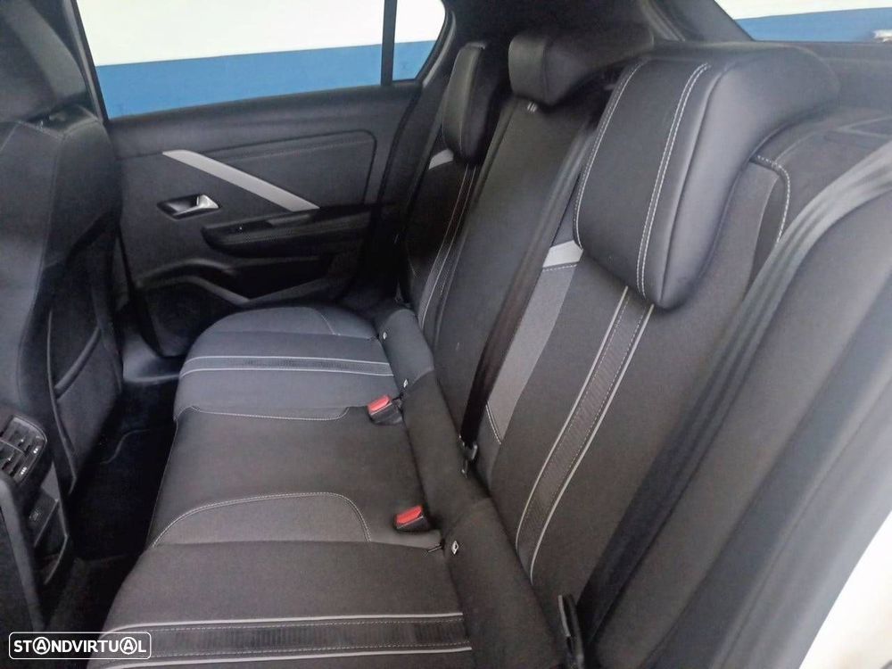 Opel Astra 1.2 T GS Aut. - 10