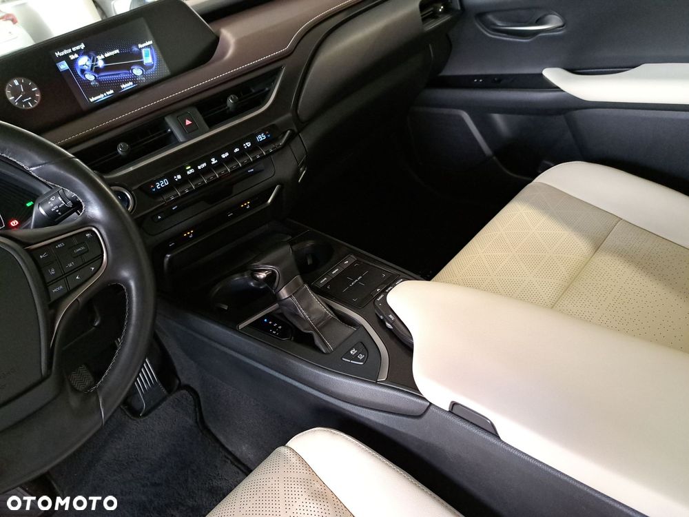 Lexus UX - 28