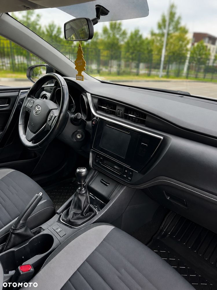 Toyota Auris 1.6 Premium - 8