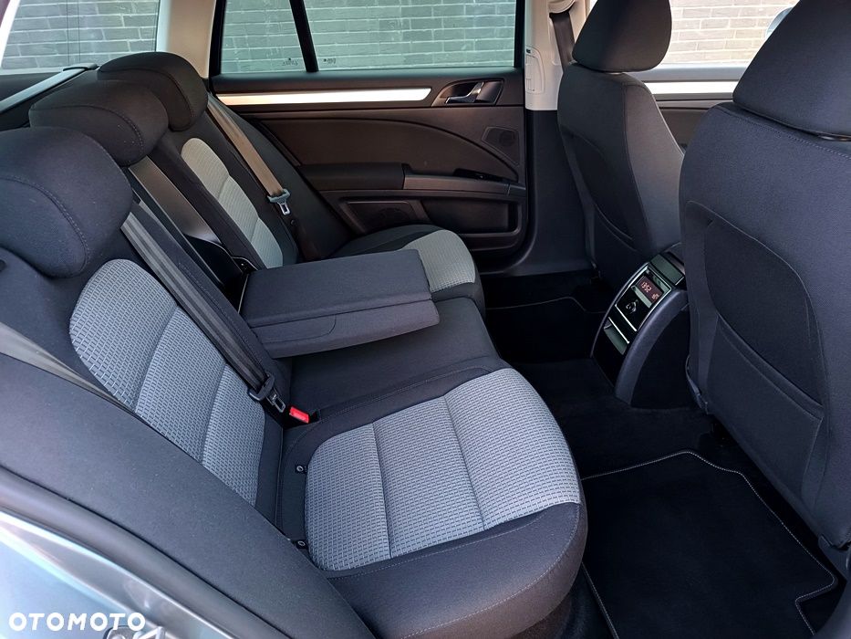 Skoda Superb 2.0 TDI Elegance DSG - 23