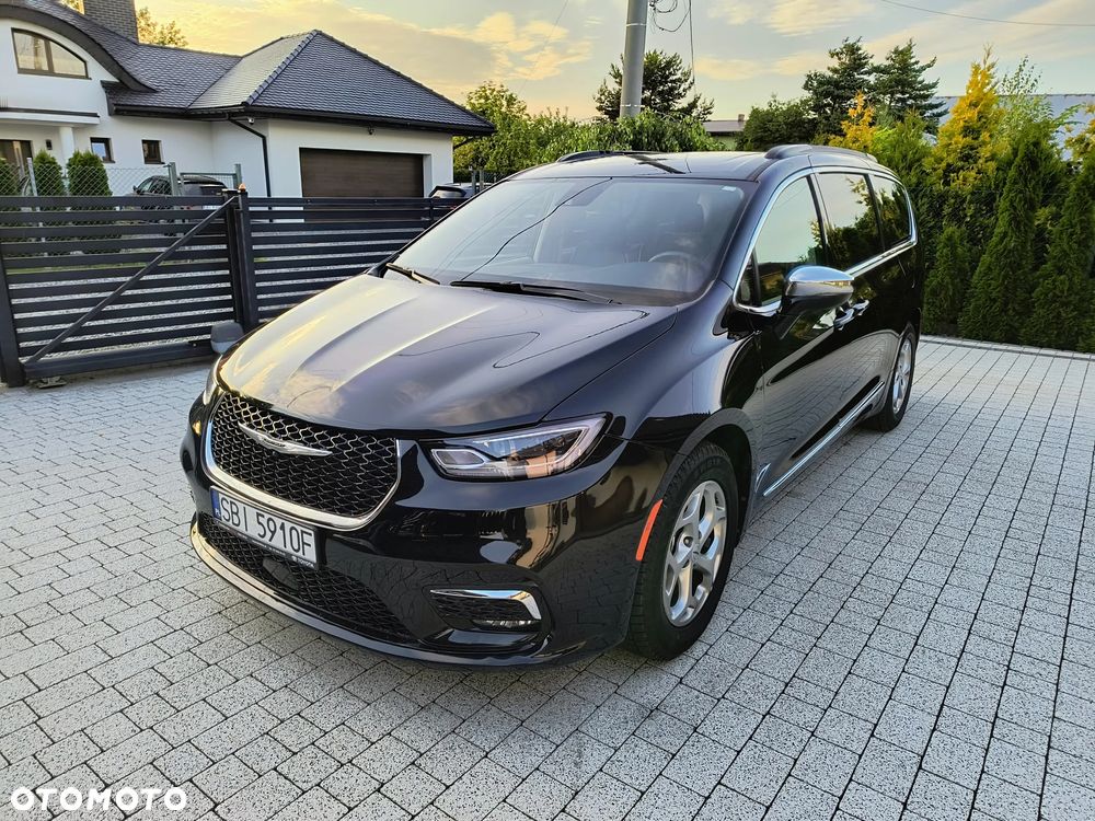 Chrysler Pacifica - 1