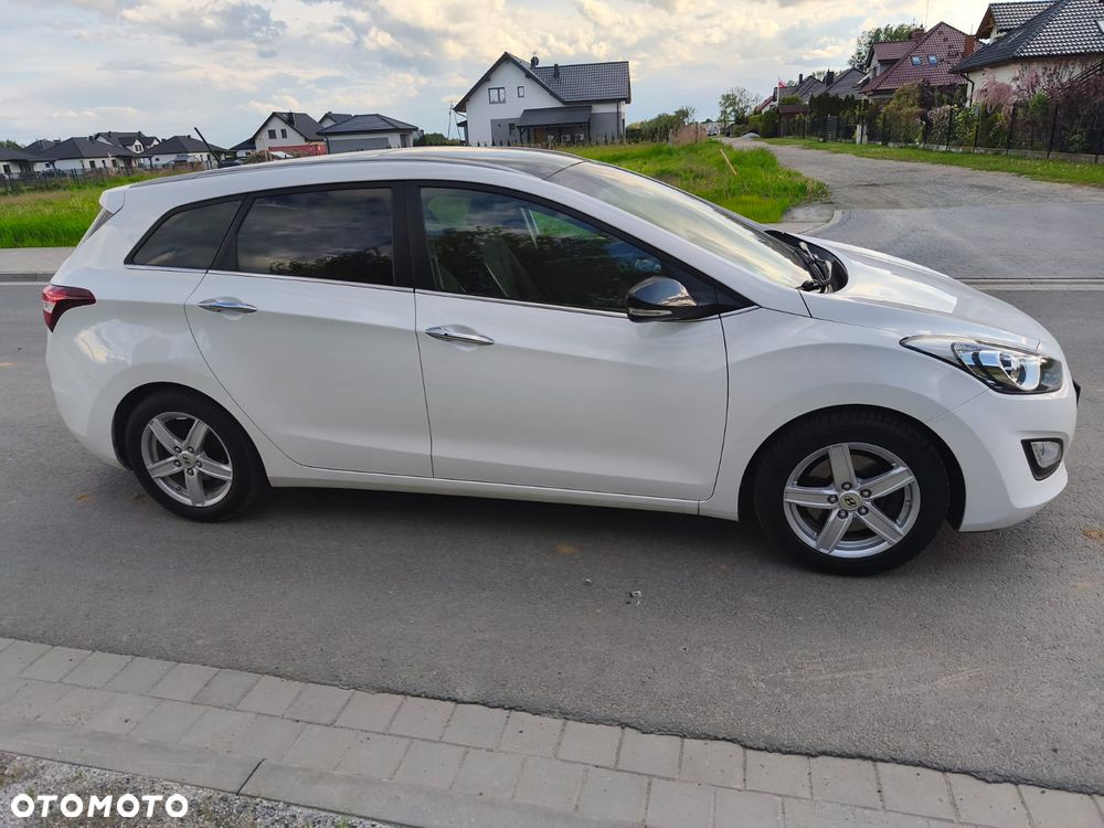 Hyundai i30 blue Kombi 1.6 GDi Passion - 4
