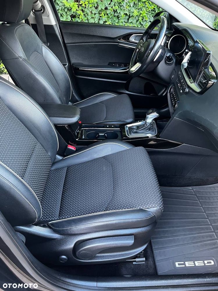 Kia Ceed - 16