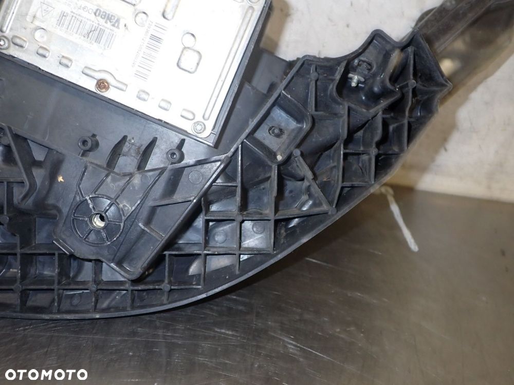 LAMPA PRAWA PRZEDNIA XENON RENAULT LAGUNA II 1.9 8200354743 - 8