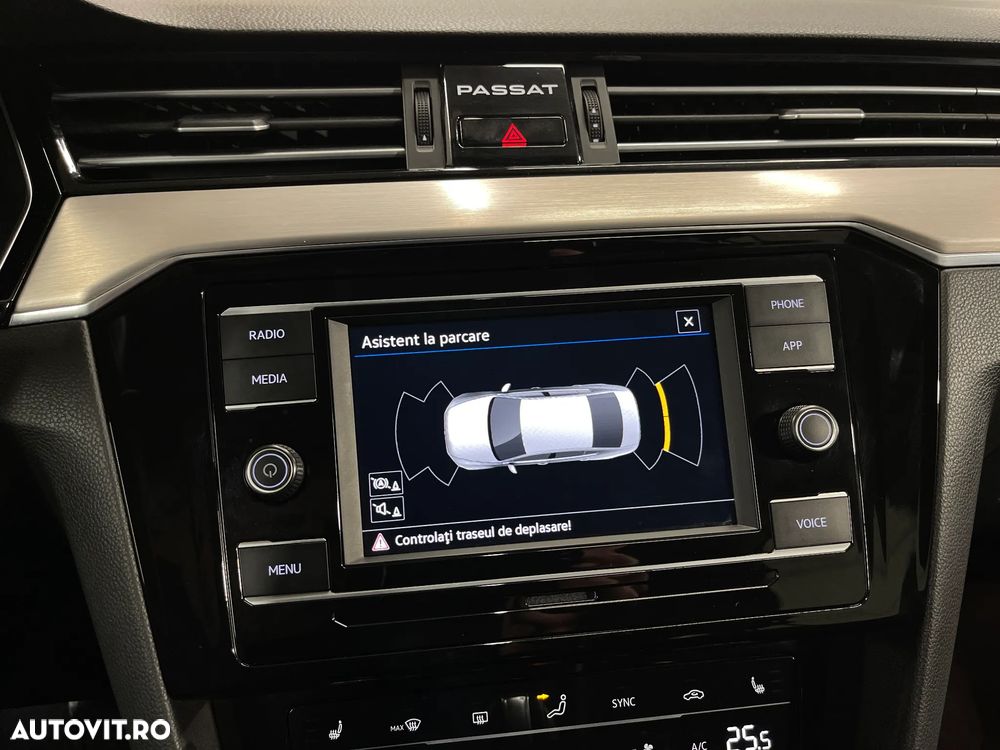 Volkswagen Passat 2.0 TDI DSG Highline - 14