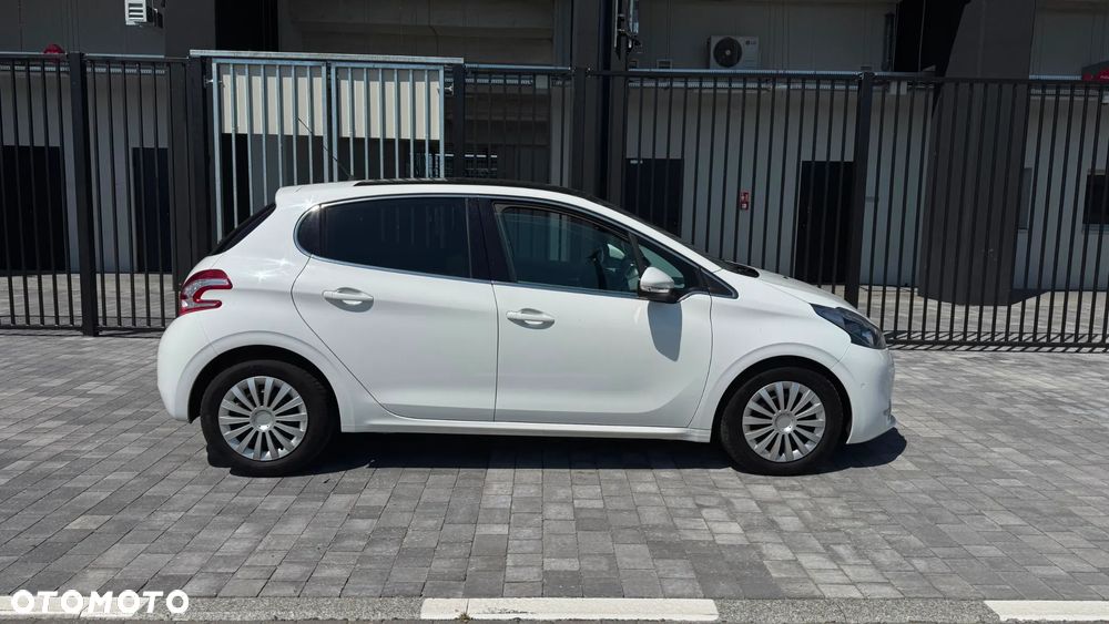 Peugeot 208 - 29