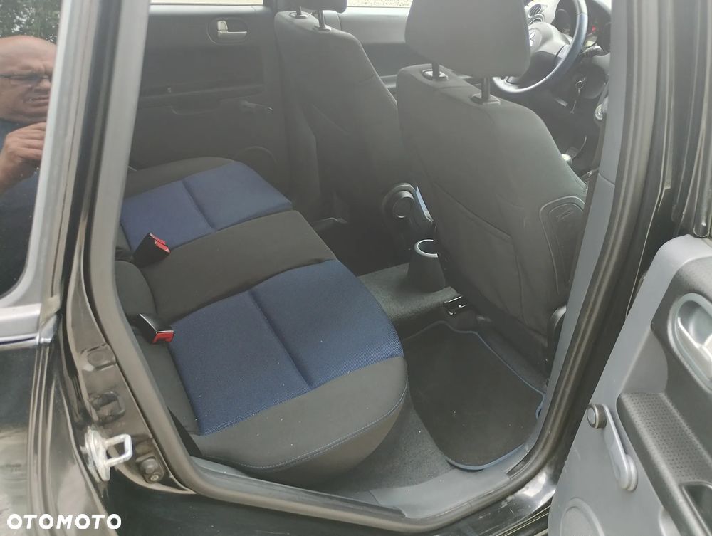 Mitsubishi Colt - 10