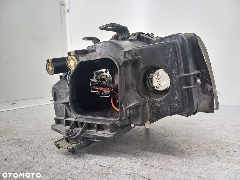 LAMPA PRZÓD PRAWA AUDI A4 B6 20-A007 TYC - 4