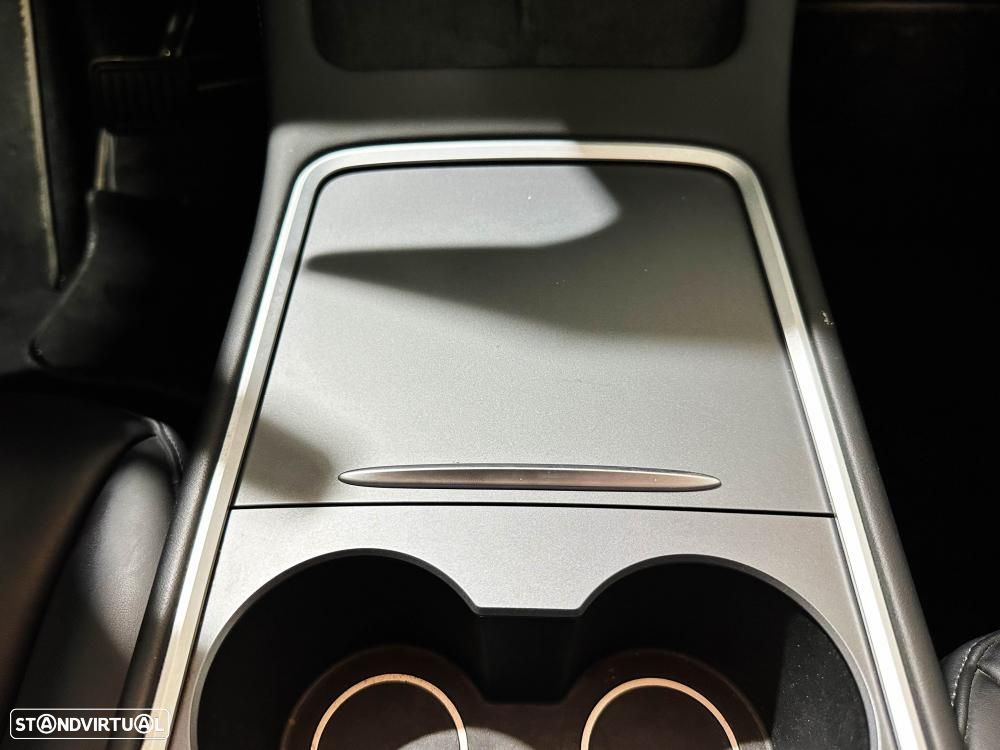 Tesla Model Y Long Range Dual Motor AWD - 37