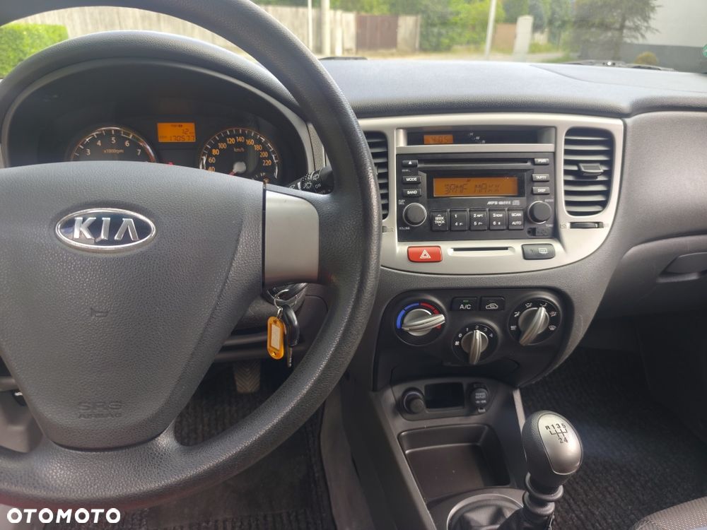 Kia Rio - 8