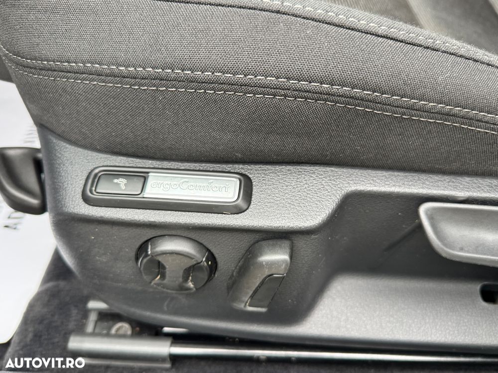 Volkswagen Passat Variant 2.0 TDI DSG (BlueMotion Technology) Trendline - 16