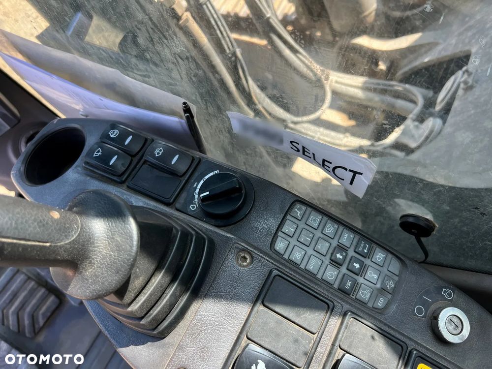 Volvo EC300DL - 22
