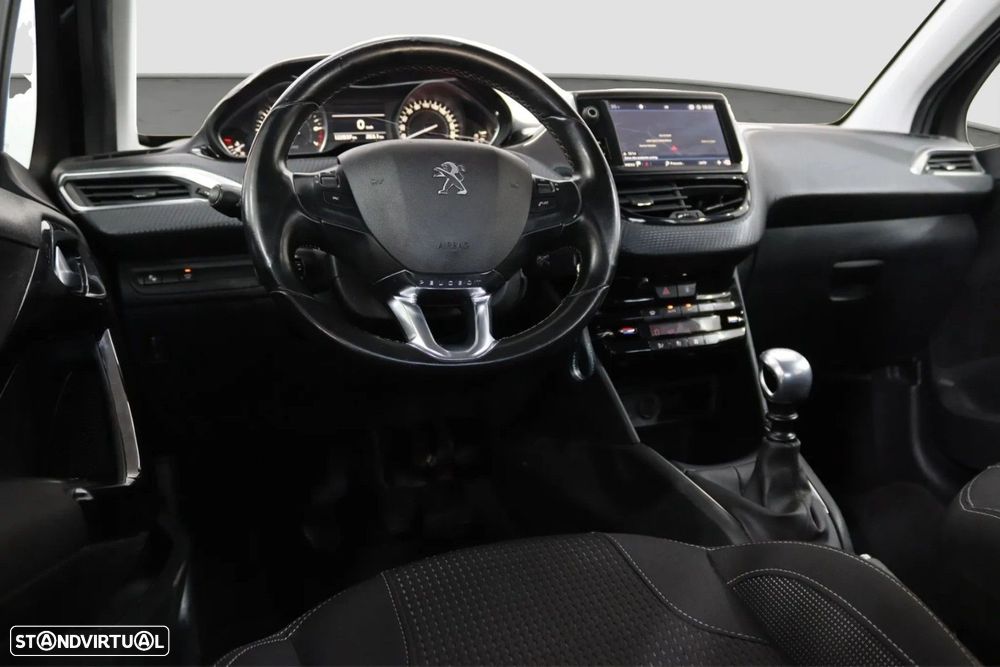 Peugeot 208 - 5