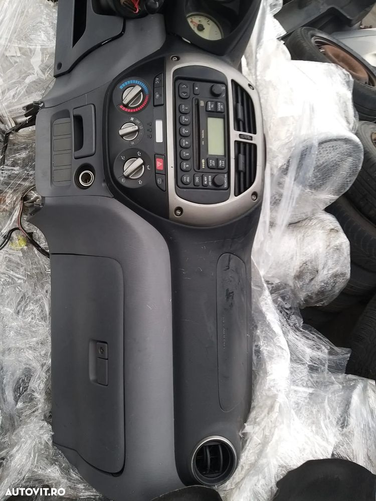 Plansa de Bord cu Airbag pentru Toyota Rav 4 2.0, an 2000-2005 - 2