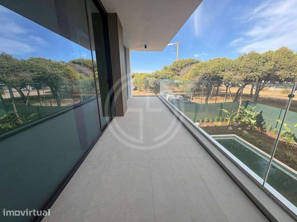 Moradia T4 com piscina, elevador e garagem de 60 m² - Montenegro, Faro - Grande imagem: 4/36
