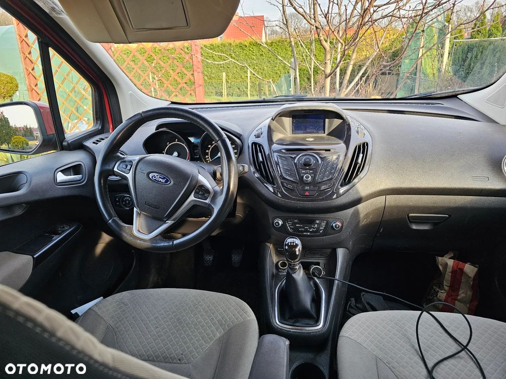 Ford Tourneo Courier 1.5 TDCi Titanium - 4