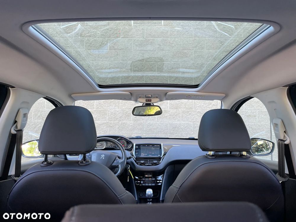 Peugeot 2008 PureTech 130 Allure - 17