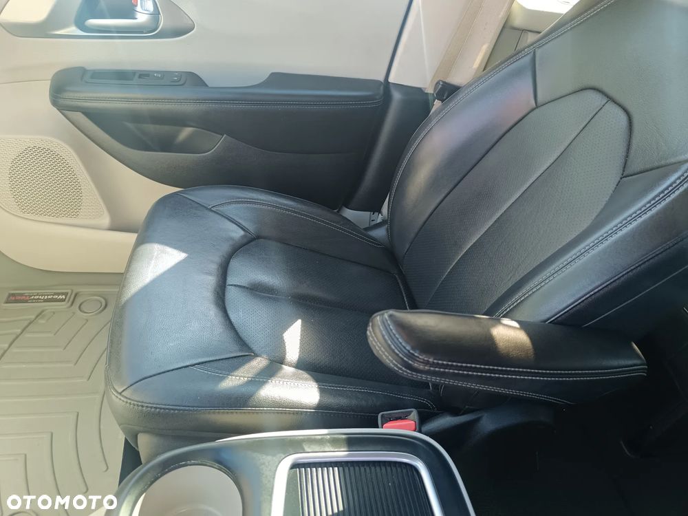 Chrysler Pacifica - 10