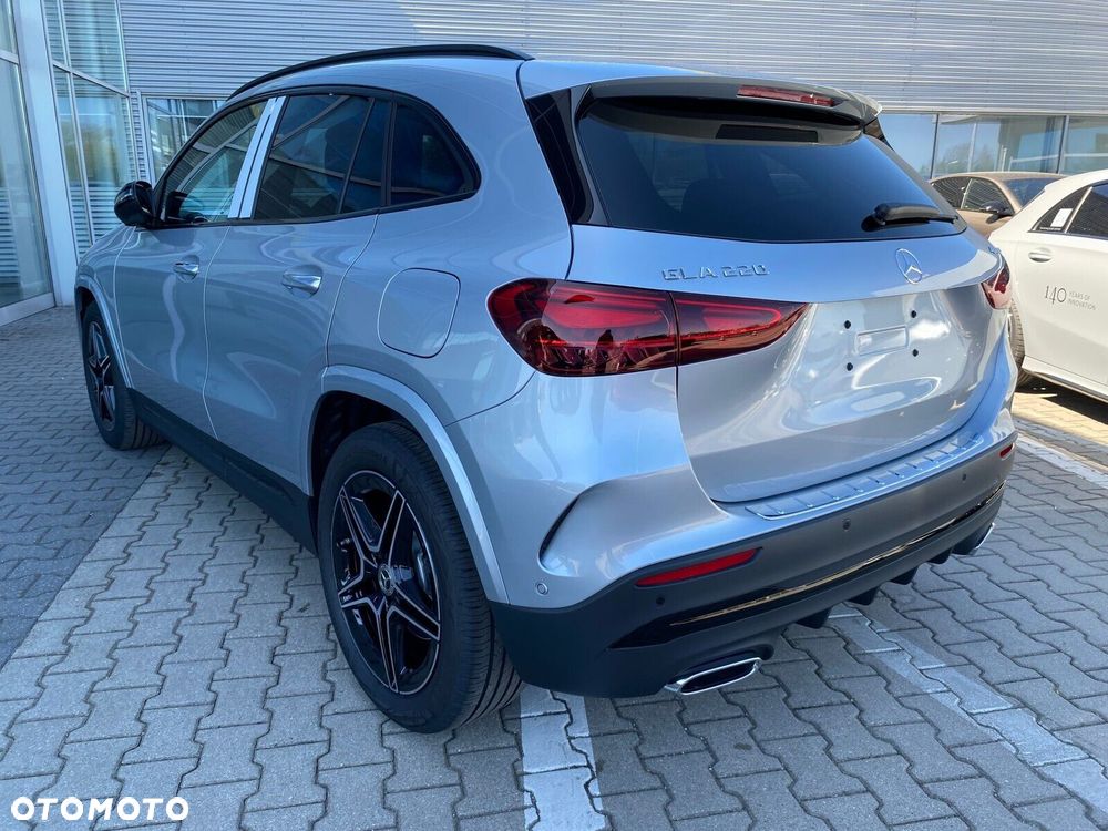 Mercedes-Benz GLA - 2
