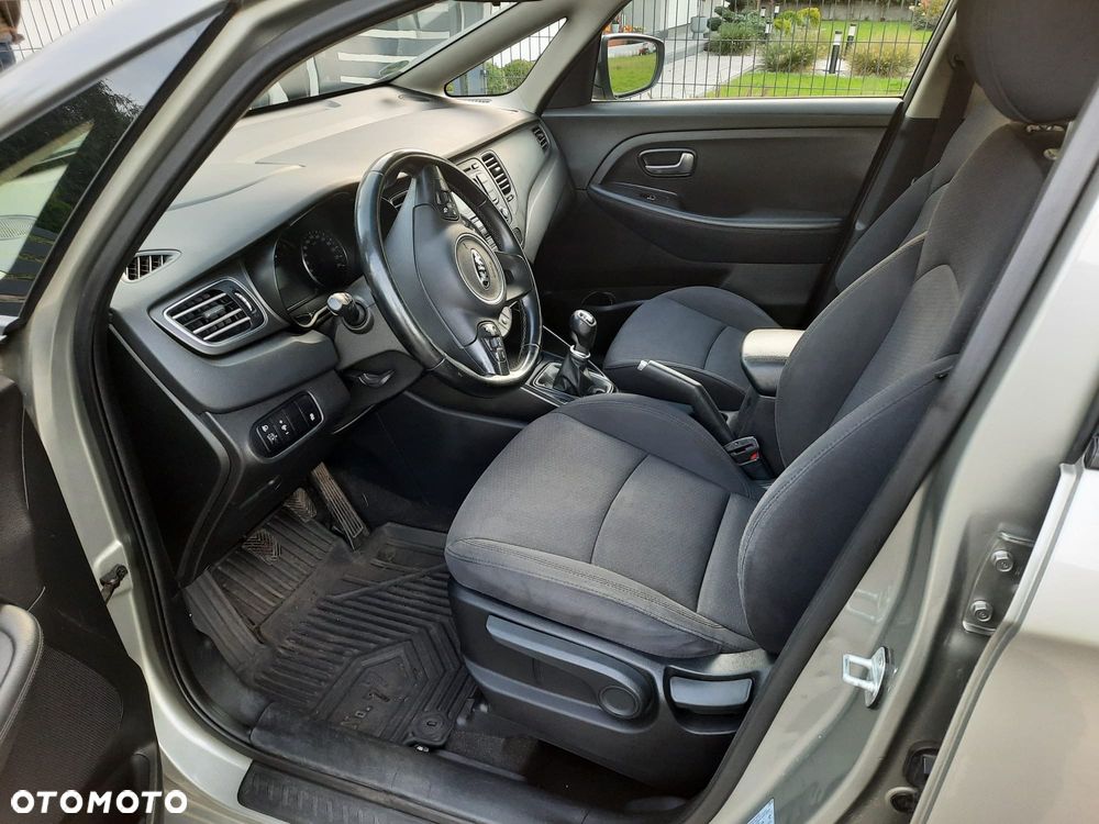 Kia Carens - 8