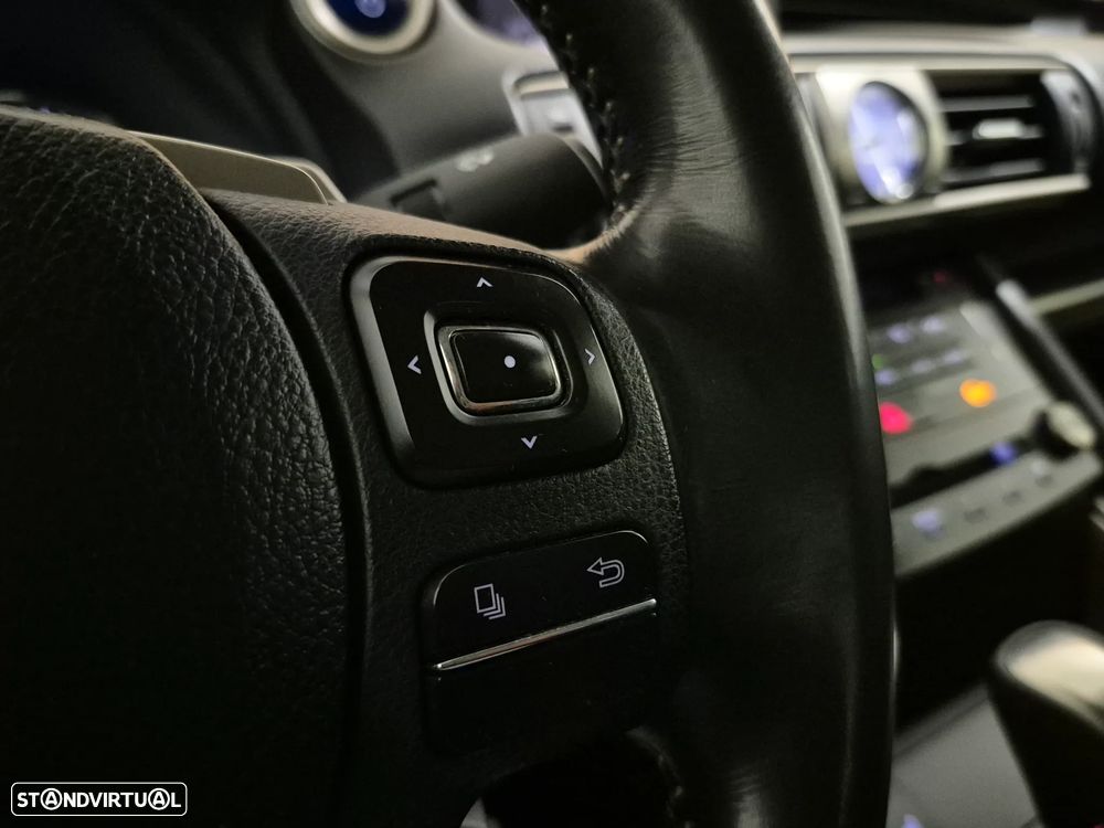 Lexus IS 300H Executive - 34