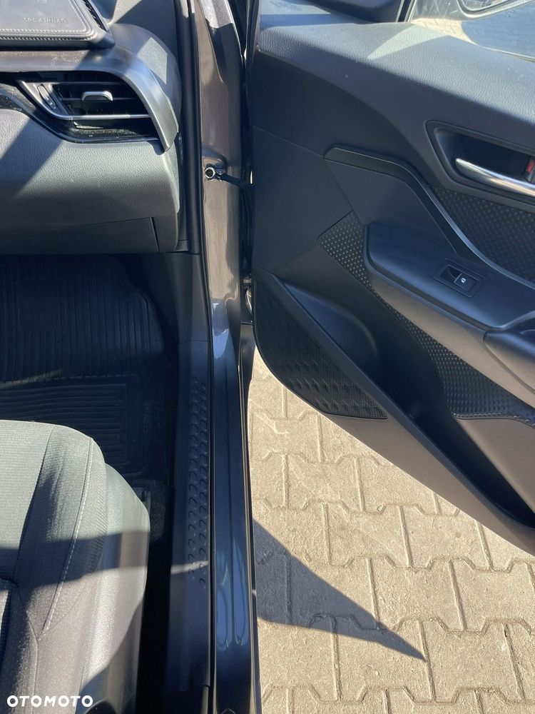 Toyota C-HR - 12