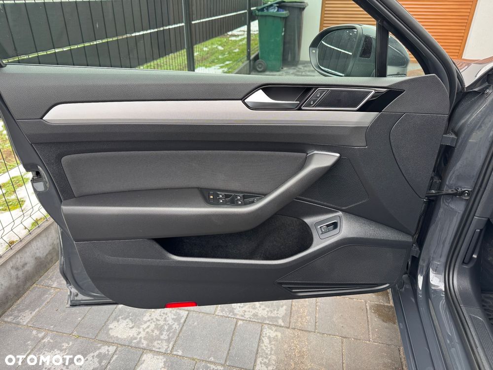 Volkswagen Passat Variant 2.0 TDI SCR DSG 4Motion Elegance - 28