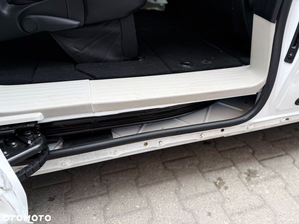 Chrysler Pacifica - 11