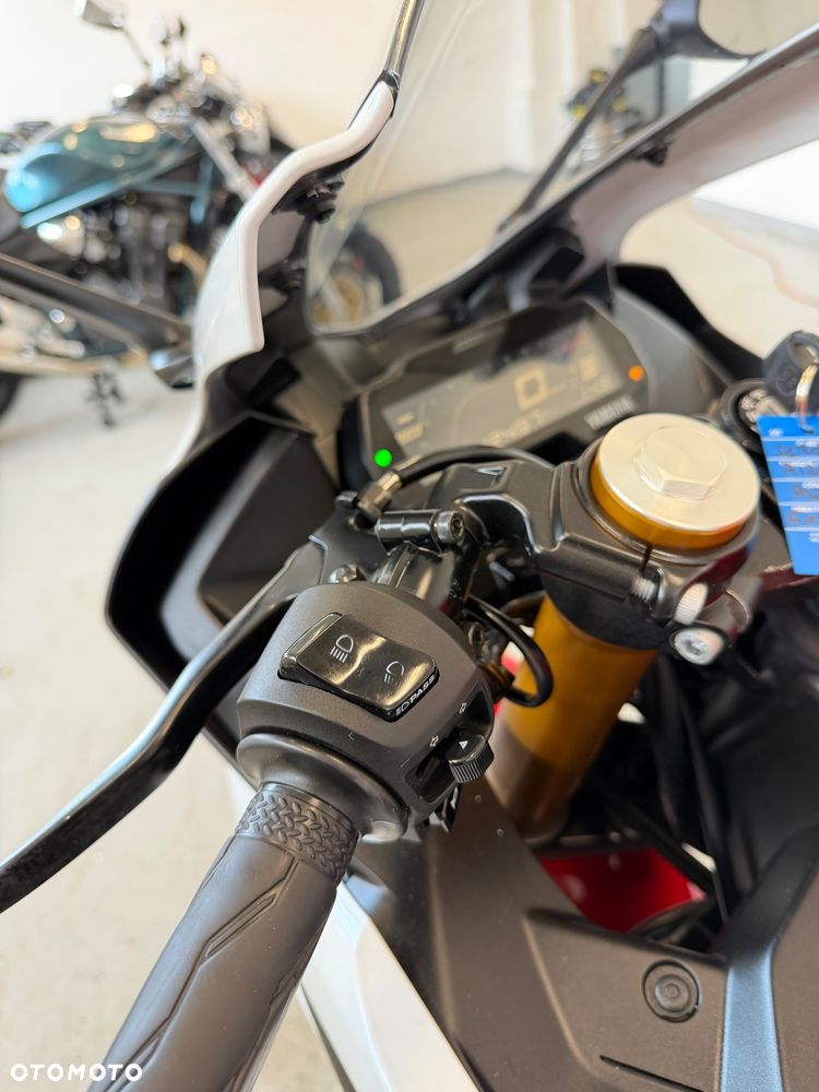 Yamaha YZF - 21