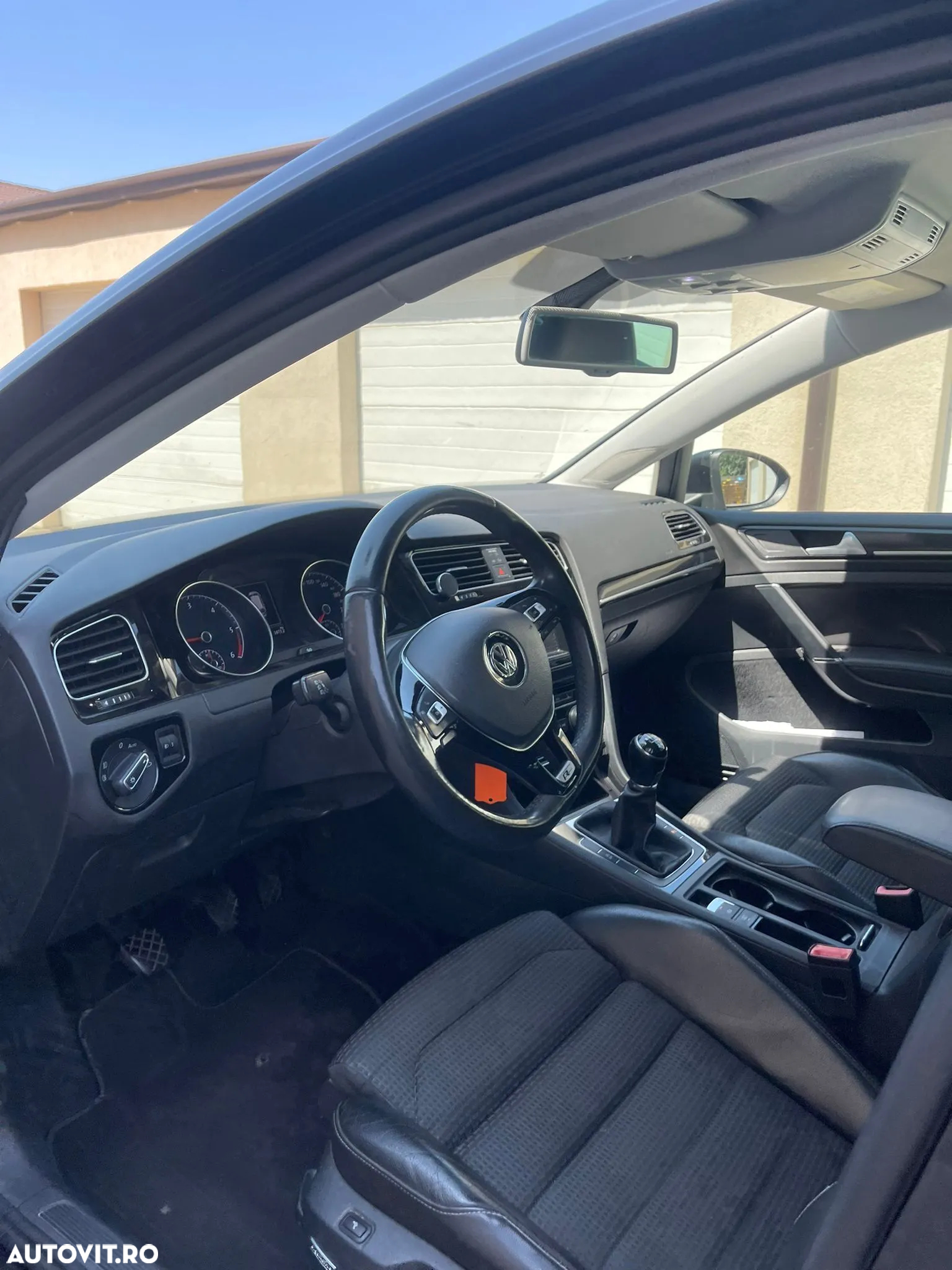 Volkswagen Golf - 10